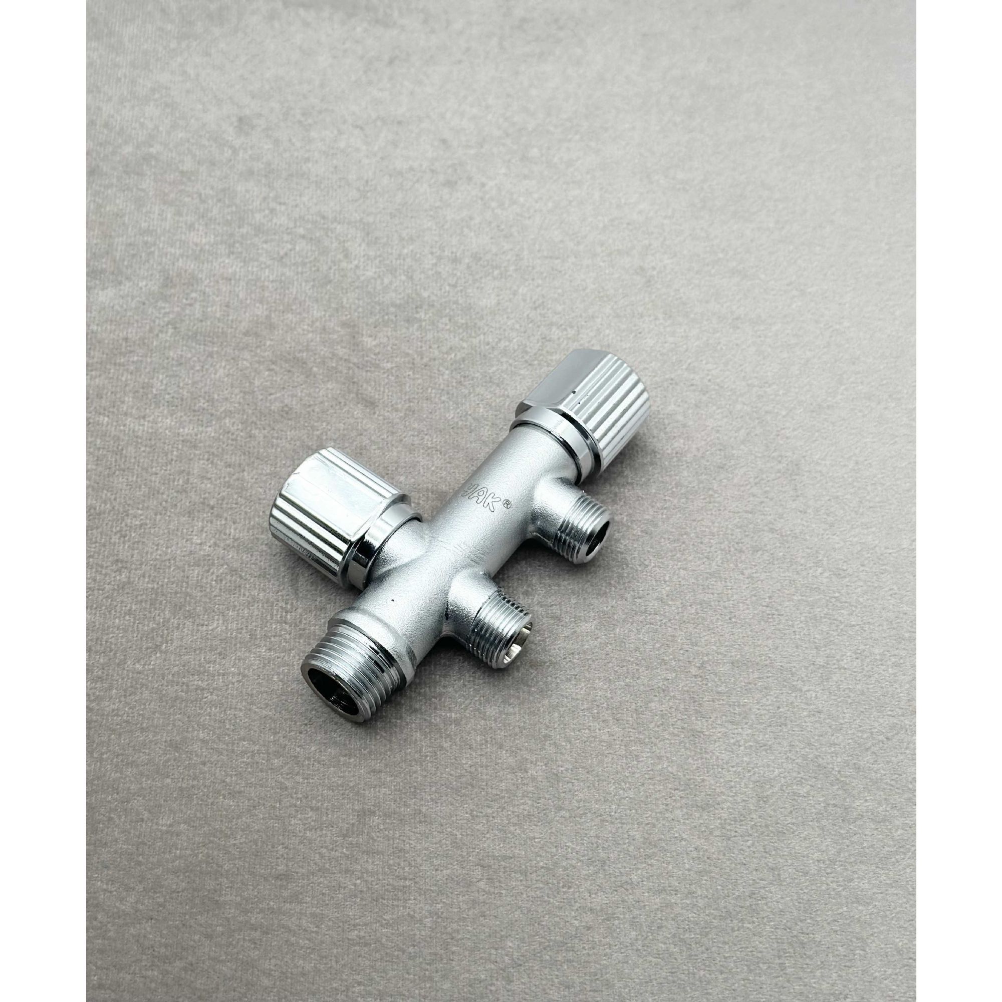 Plyajdagi kiyinish xonasida yashirin kamera